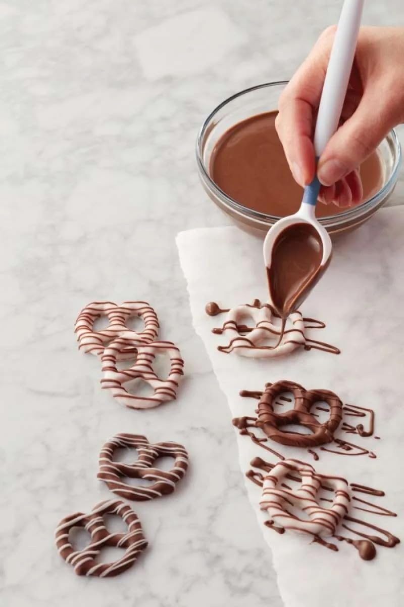 image:imageWilton Candy Melts Drizzling Scoop for Chocolates and Cake Pops